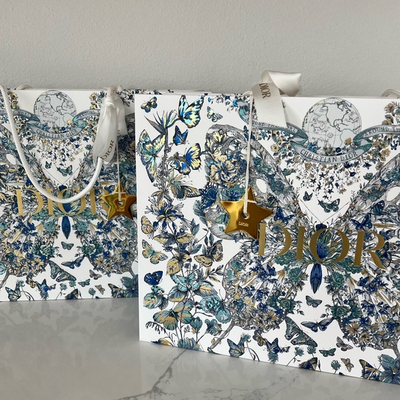 TWO RARE DIOR HOLIDAY GIFT SHOPPING BAG WITH RIBBON AND GOLD STAR 16.5x12x5 ⭐️ - Picture 1 of 1